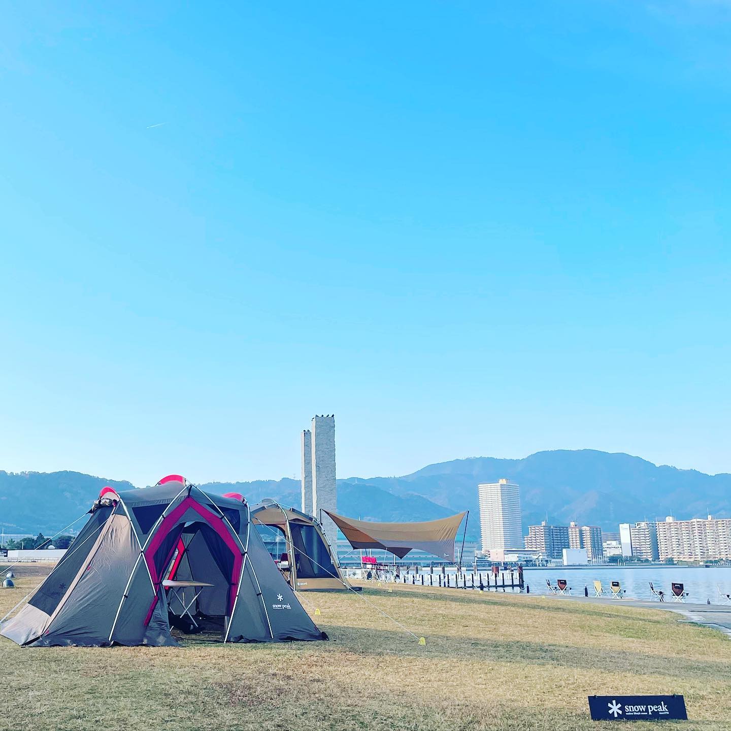 大津港に家が建っています